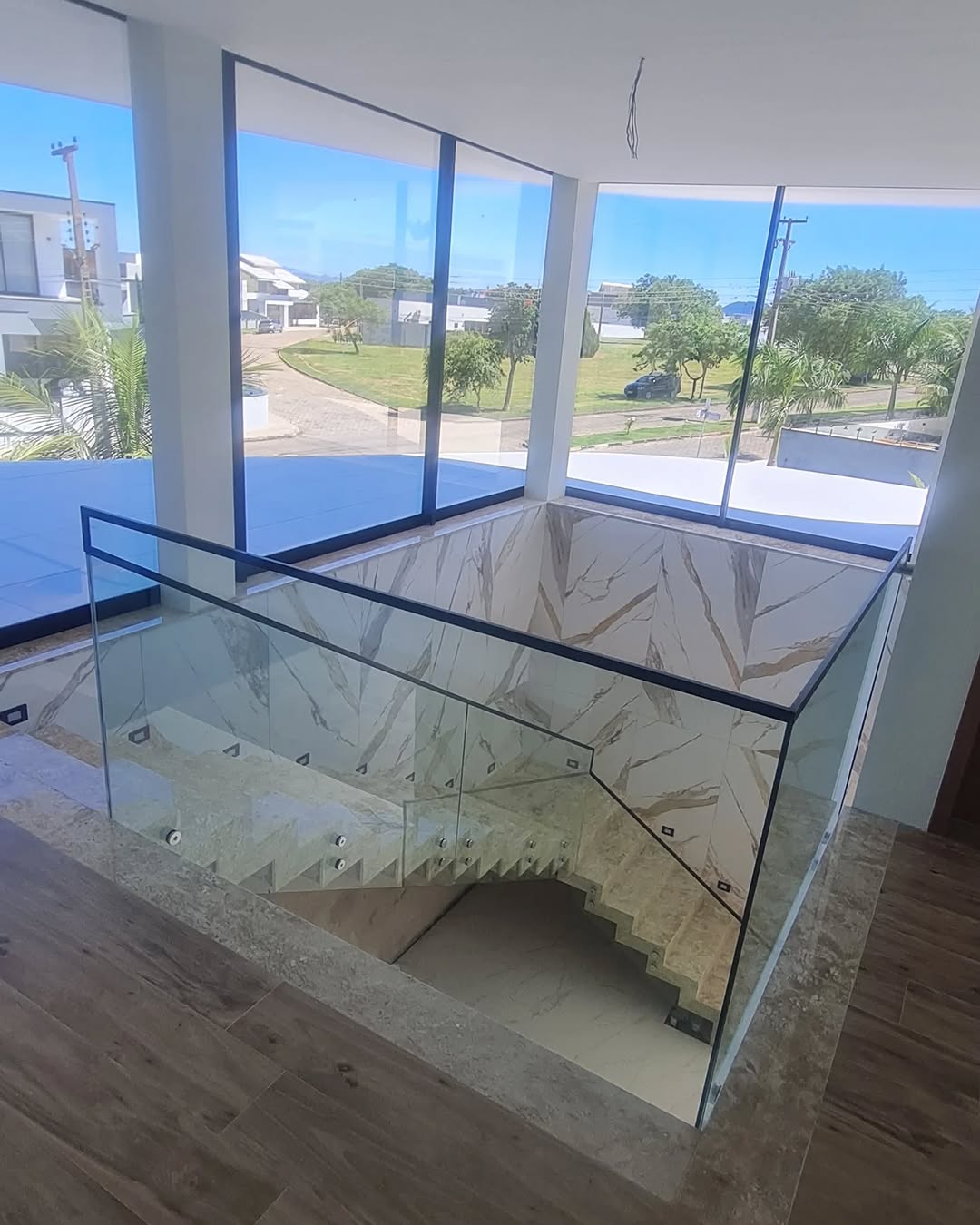 Esquadria instalada em ambiente residencial